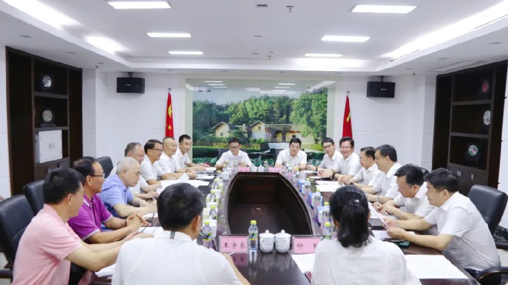 周海兵副省长在省政府驻海南办事处、海南省湖南商会调研